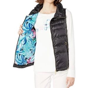 Lilly Pulitzer Palm Paradise Puffer Vest in True Navy Size S